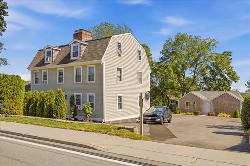 2801 E Main Rd, Portsmouth, RI, 02871-2605 | Card Image