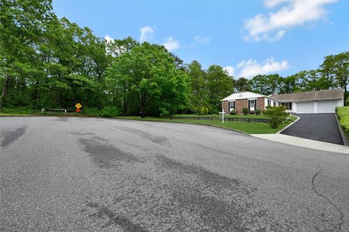 14 Home Dr, Medford, NY, 11763-4003 | Card Image