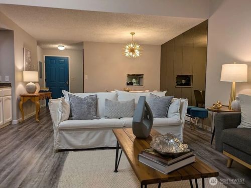 203-19115 Ballinger Way Ne, Lake Forest Park, WA, 98155-2452 | Card Image