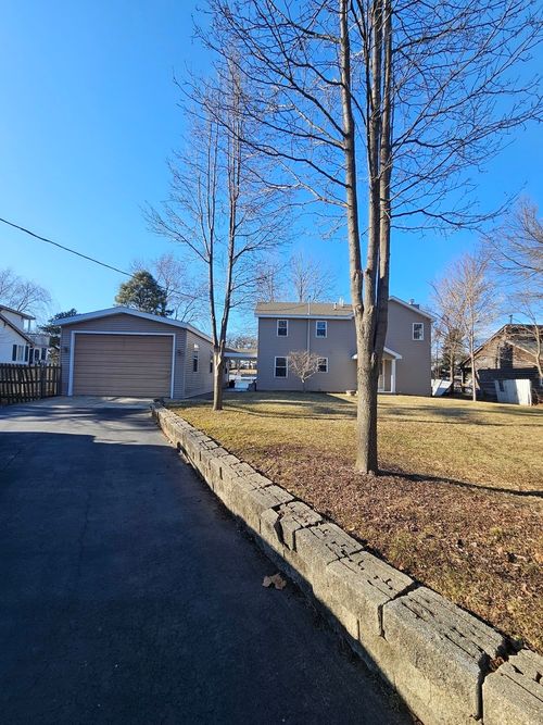 2120 Beach Dr, Fox River Grove, IL, 60021-1650 | Card Image