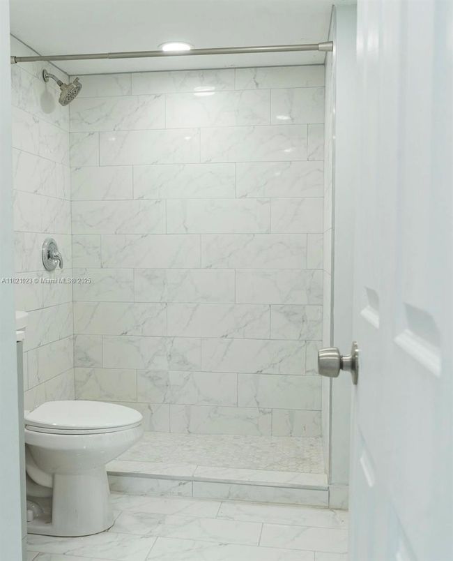 APT-802 - 4174 Inverrary Dr, Condo with 2 bedrooms, 2 bathrooms and null parking in Lauderhill FL | Image 8