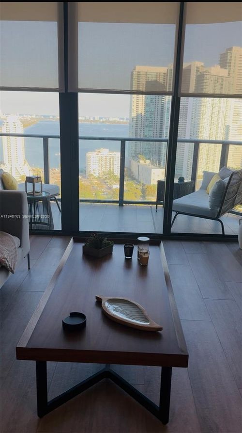 unit-3005-121 Ne 34th St, Miami, FL, 33137-3889 | Card Image