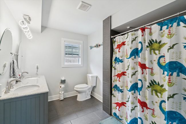 Hall bath with shower | Image 33