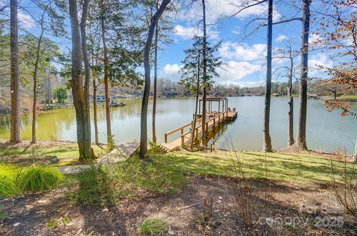 2139 Peninsula Dr, Lake Wylie, SC, 29710-9020 | Card Image
