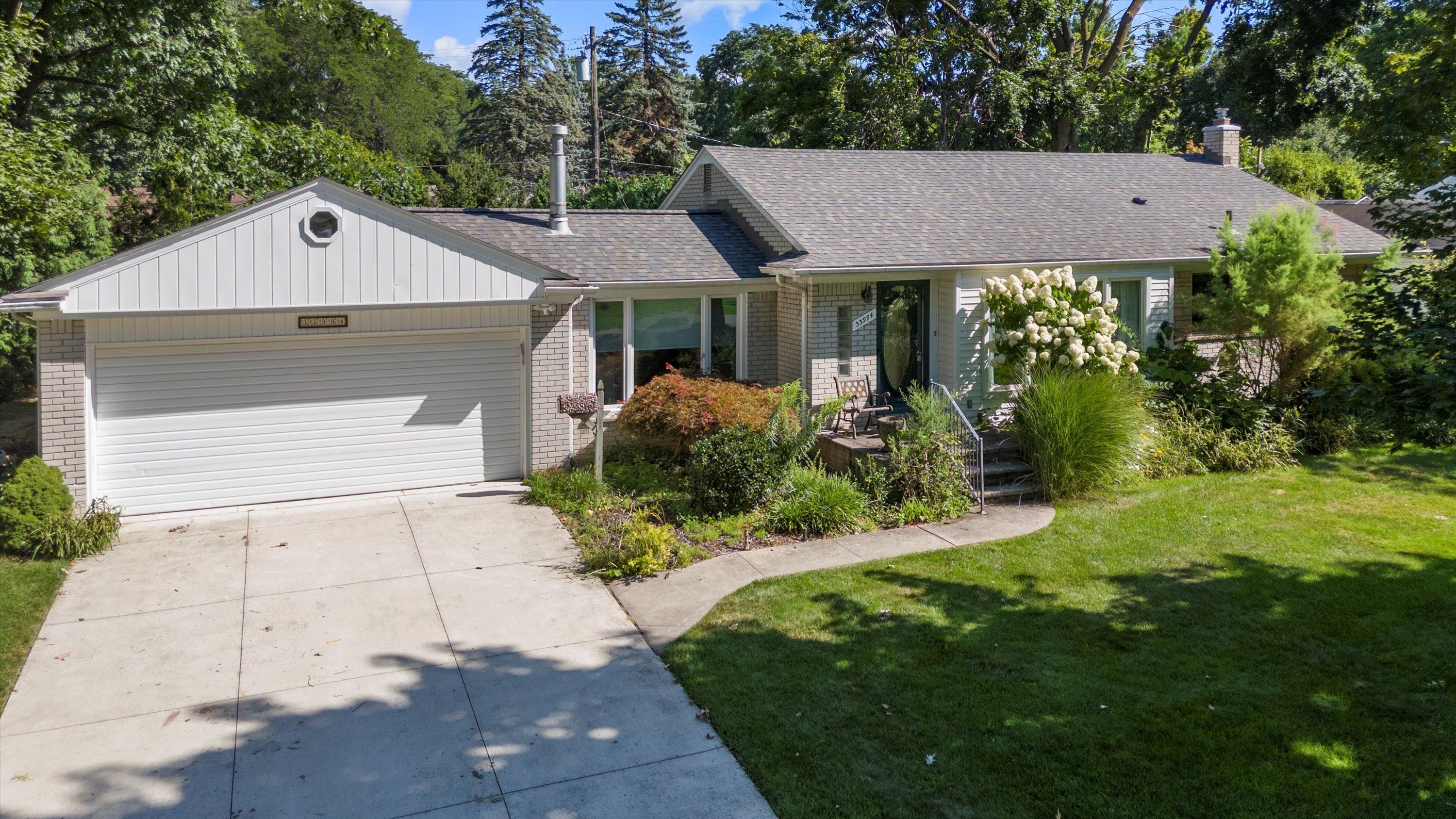 Hampshire St, Livonia, MI 48154