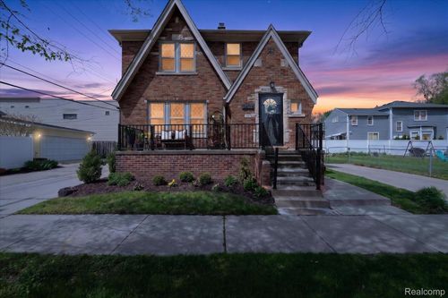 2826 3rd St, Wyandotte, MI, 48192-5121 | Card Image