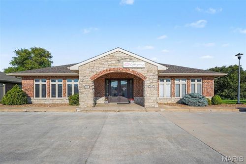 213 and 215 Creekside Office Drive, Wentzville, MO, 63385 | Card Image