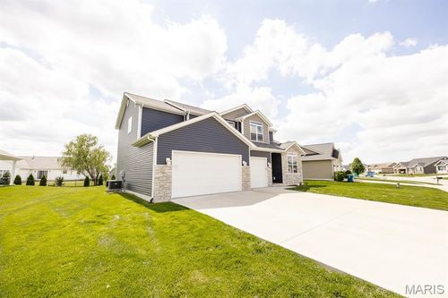 135 Reagan Dr, Troy, IL, 62294-2549 | Card Image