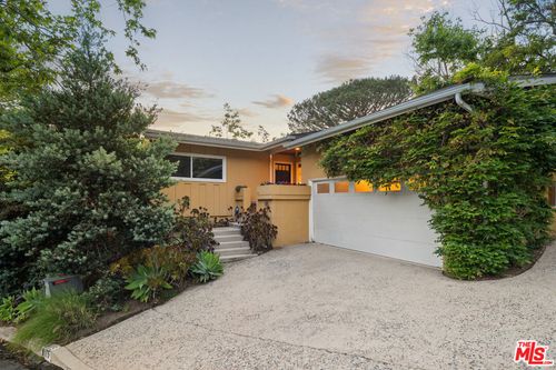 8115 Laurelmont Dr, Los Angeles, CA, 90046-1511 | Card Image