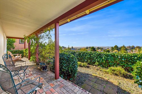 1184 Bayview St, Arcata, CA, 95521-6058 | Card Image