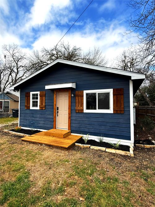1848 W Bridge St, New Braunfels, TX, 78130-8002 | Card Image