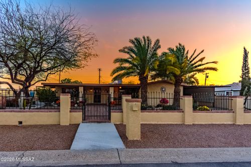 5860 E 30th St, Tucson, AZ, 85711-6704 | Card Image