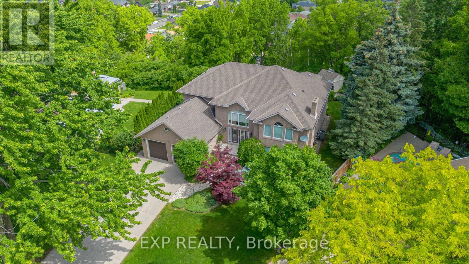 Residential in Hamilton (Stoney Creek) 2