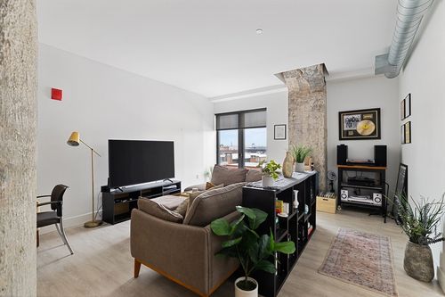 512-9 Medford Street, Somerville, MA, 02143 | Card Image