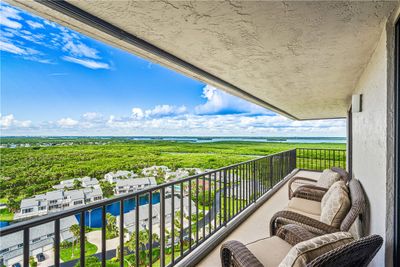 1706 - 5047 N Highway A1a, Home with 2 bedrooms, 2 bathrooms and null parking in Hutchinson Island FL | Image 2