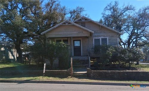 1202 Bridge St, Lampasas, TX, 76550-3317 | Card Image