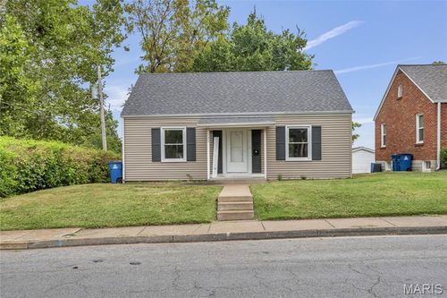 726 N 4th St, Saint Charles, MO, 63301-2051 | Card Image