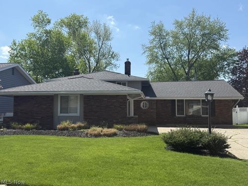 21459 Nottingham Dr, Fairview Park, OH, 44126-3018 | Card Image