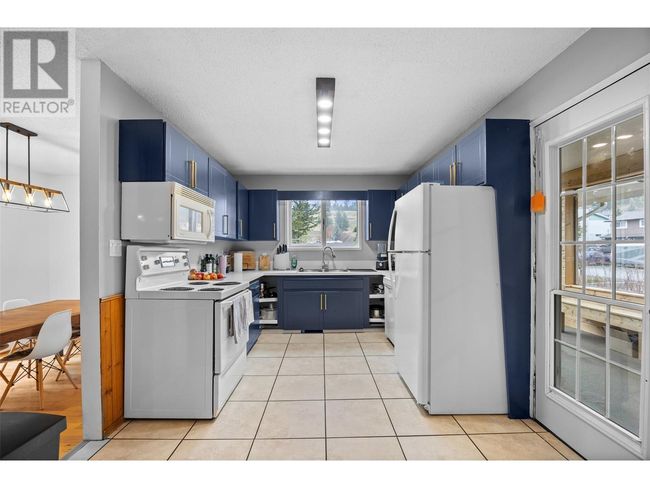 37 Breccia Dr, House other with 4 bedrooms, 3 bathrooms and 2 parking in Logan Lake BC | Image 9