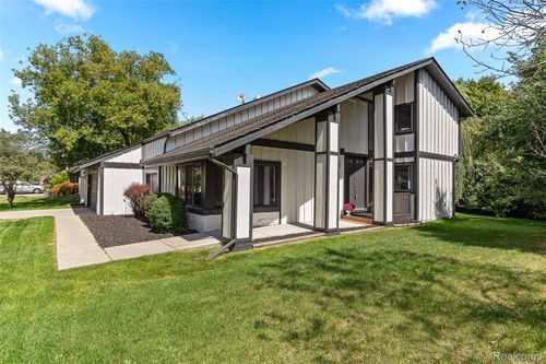 5086 Falmouth Dr, Troy, MI, 48085-3214 | Card Image