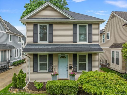 1007 Chester St, Birmingham, MI, 48009-4105 | Card Image