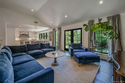 262 Huntington Bay Rd, Halesite, NY, 11743-1335 | Card Image