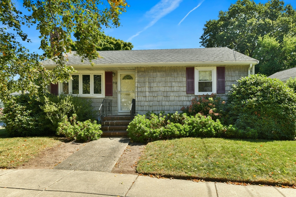 Laurie Ave, West Roxbury, MA 02132