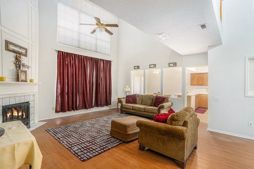 6204 Pennsylvania Ave, Arlington, TX, 76017-1936 | Card Image