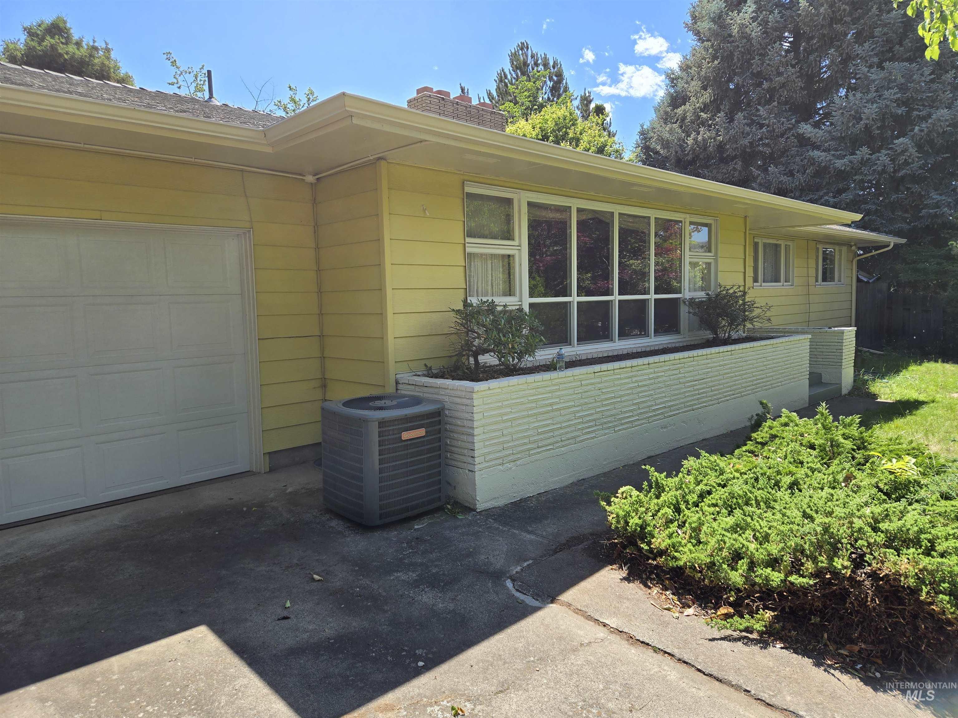 Willow Dr, Lewiston, ID 83501
