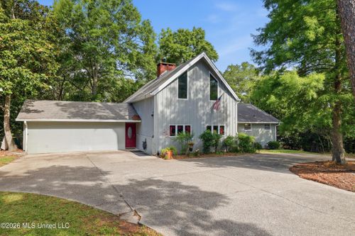 6825 Shore Dr, Ocean Springs, MS, 39564-2590 | Card Image