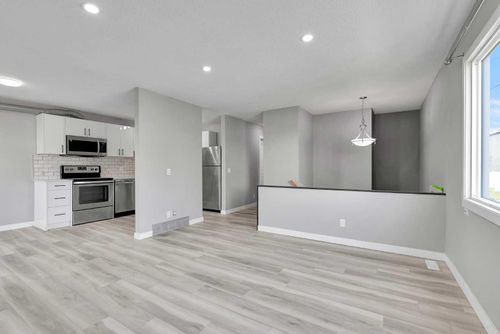 224 Pensville Close Se, Calgary, AB, T2J6K8 | Card Image