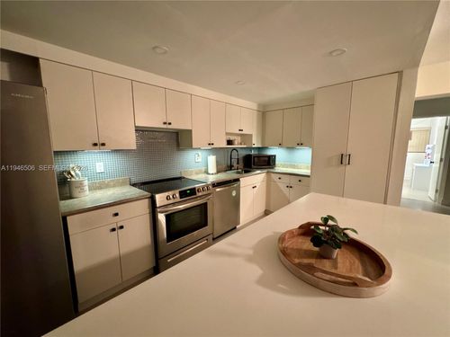 14293-14293 Kendale Lakes Cir, Miami, FL, 33183 | Card Image