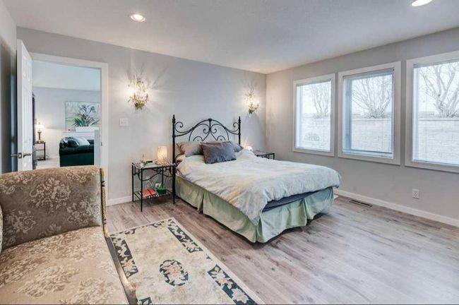 34 Candle Terrace Sw, Home with 2 bedrooms, 1 bathrooms and 4 parking in Calgary AB | Image 16