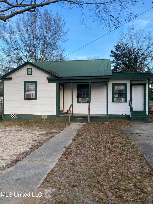 704 Woodland Ct, Hattiesburg, MS, 39401-4320 | Card Image