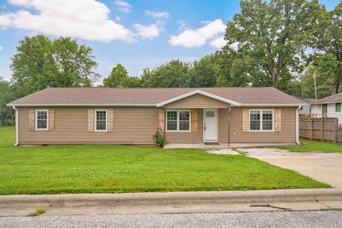 1009 W Division St, Bolivar, MO, 65613-1069 | Card Image