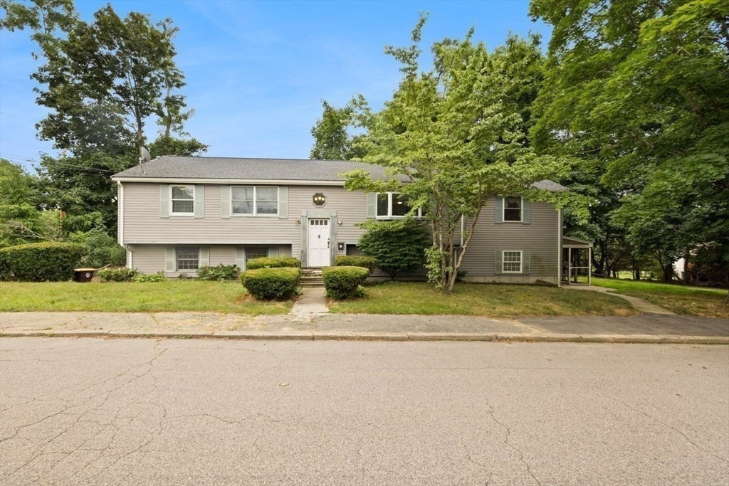 Ellis Cir, South Weymouth, MA 02190