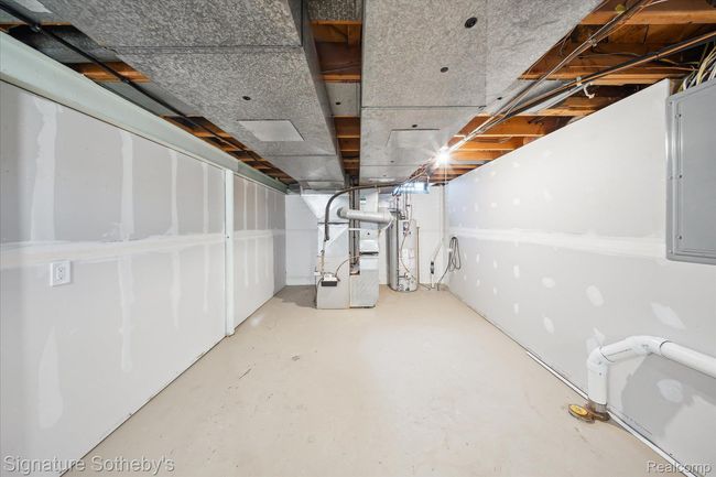 33-2200-Brenthaven-Dr-Bloomfield-Hills-MI-48304-WindowStill-24.jpg | Image 30