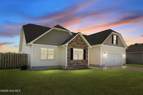 501 Violet Court, Maysville, NC, 28555 | Card Image