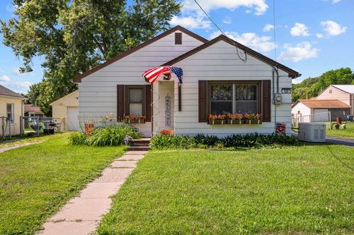 129 3rd St, Carbon Cliff, IL, 61239-7711 | Card Image