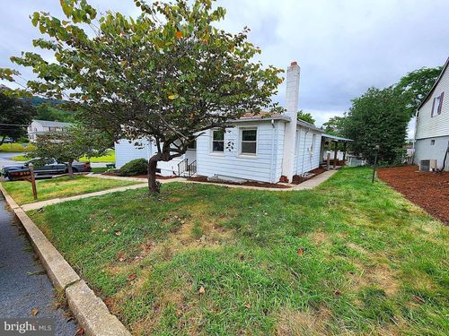 210 2nd St, EAST PENNSBORO, PA, 17025-3201 | Card Image