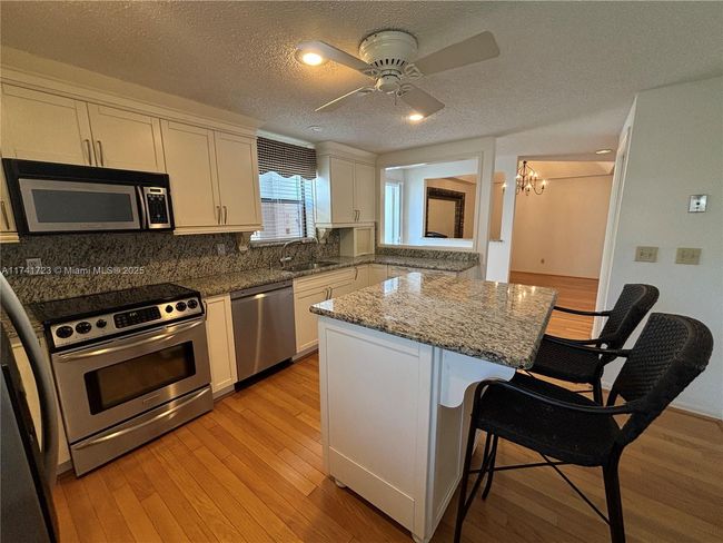 APT-9 - 6041 Se Landing Way, Condo with 3 bedrooms, 2 bathrooms and null parking in Stuart FL | Image 9