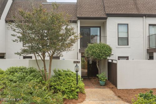124 Hatteras Ct, Morehead City, NC, 28557-9684 | Card Image