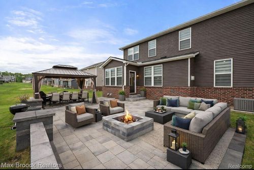 2610 Ironton Ave, Waterford, MI, 48329 | Card Image