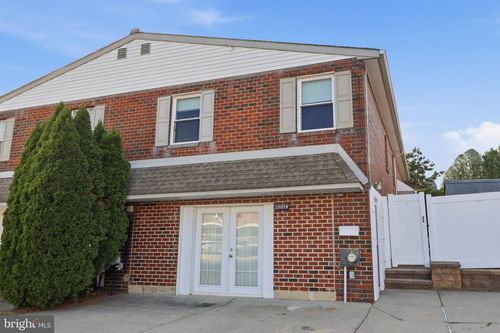 15018 Theresa Dr, PHILADELPHIA, PA, 19116-1442 | Card Image