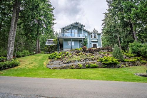 601 Highlands Park Terr, Highlands, BC, V9B6G5 | Card Image