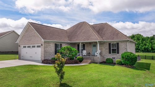 61 Berkshire Ln, Albertville, AL, 35950-0071 | Card Image