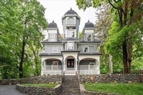 16-14 Summit St, Newton, MA, 02458-1809 | Card Image