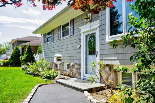 26 Comanche Ln, Commack, NY, 11725-4606 | Card Image
