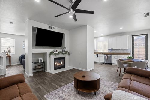 19904 Holly Dr, Santa Clarita, CA, 91350-3695 | Card Image