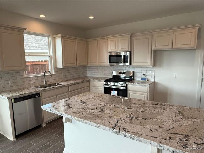 3505 Cove Real Dr, House other with 4 bedrooms, 3 bathrooms and 2 parking in Harlingen TX | Image 4
